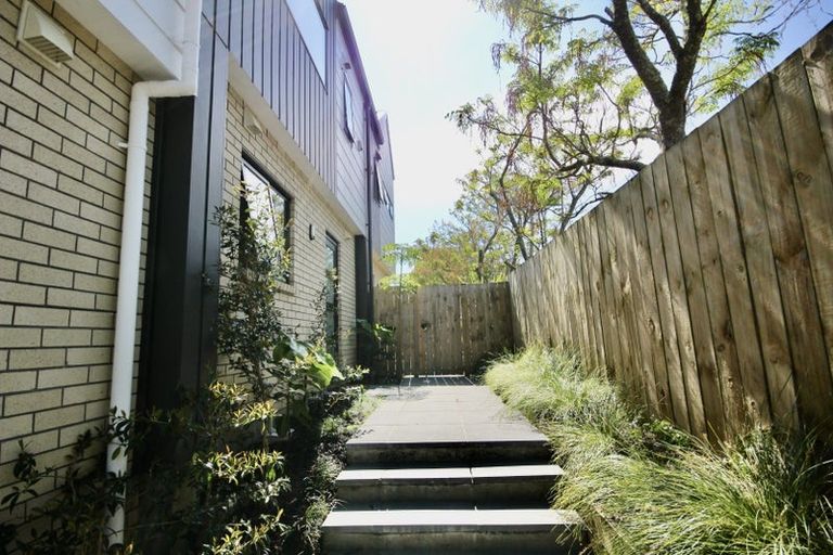 Photo of property in 6/11 Karamu Street, Te Atatu Peninsula, Auckland, 0610