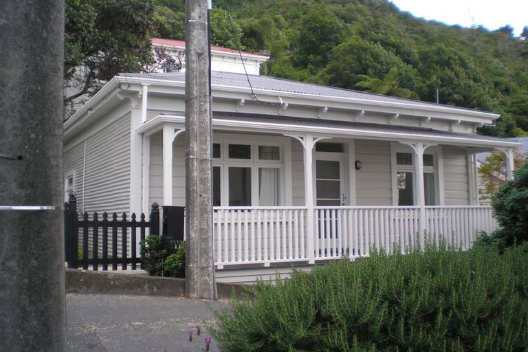 Photo of property in 28 Patanga Crescent, Thorndon, Wellington, 6011