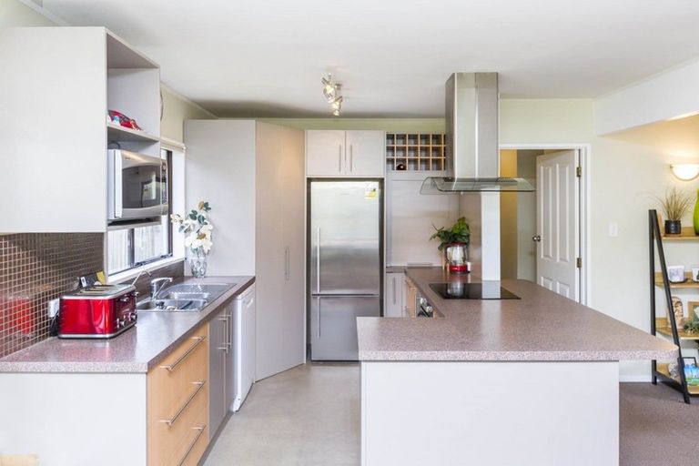 Photo of property in 30 Gemstone Drive, Birchville, Upper Hutt, 5018