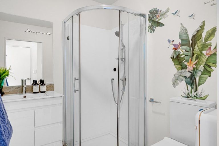 Photo of property in 1d Quincey Place, Massey, Auckland, 0614