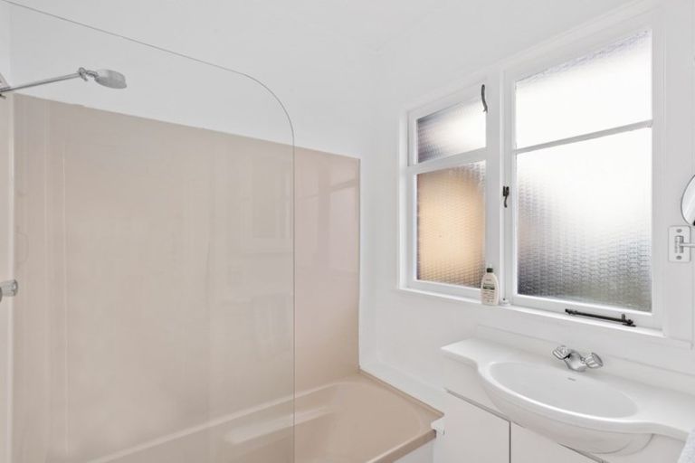 Photo of property in 21 Springs Road, Parakai, 0830