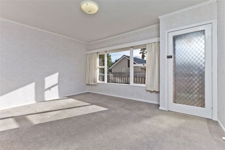 Photo of property in 2/17 Saltburn Road, Milford, Auckland, 0620