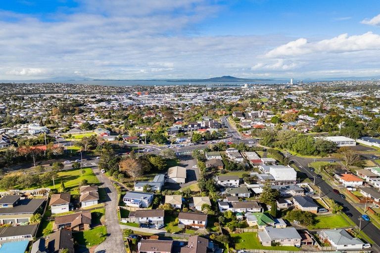 Photo of property in 2/4 Clare Place, Glenfield, Auckland, 0629