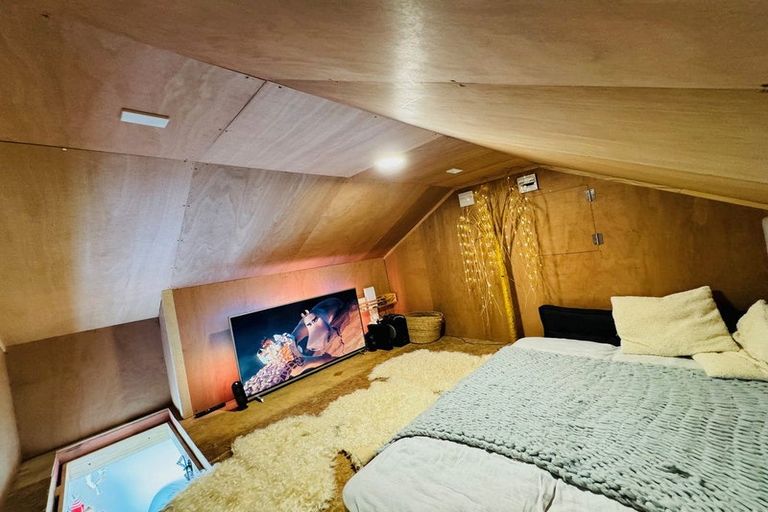 Photo of property in 21 Ngapuke Lane, Parua Bay, Onerahi, 0192