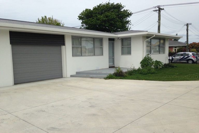 Photo of property in 1/57 Mcfaddens Road, St Albans, Christchurch, 8052