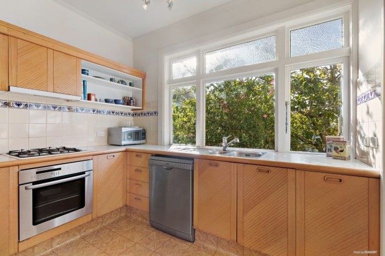 Photo of property in 20 Barton Terrace, Thorndon, Wellington, 6011