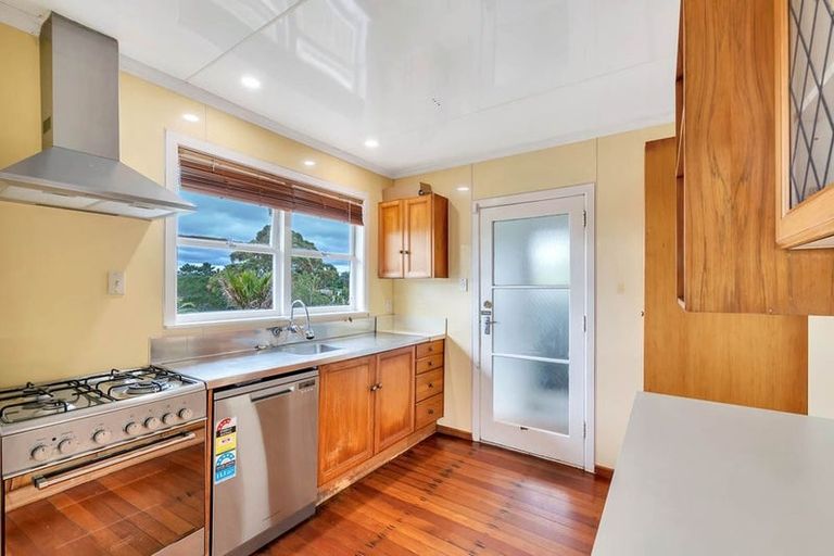 Photo of property in 38 Cyclarama Crescent, Massey, Auckland, 0614