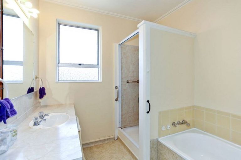 Photo of property in 32 Harrowdale Drive, Avonhead, Christchurch, 8042