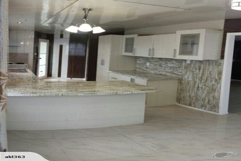 Photo of property in 363 Roscommon Road, Clendon Park, Auckland, 2103