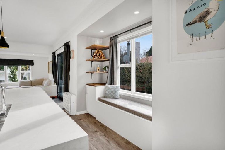 Photo of property in 15 Bracken Street, New Plymouth, 4310