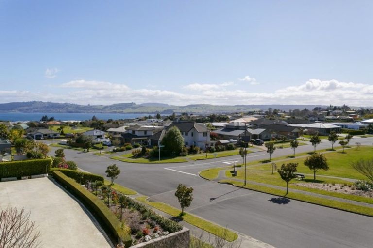 Photo of property in 18 Botanical Heights Drive, Waipahihi, Taupo, 3330