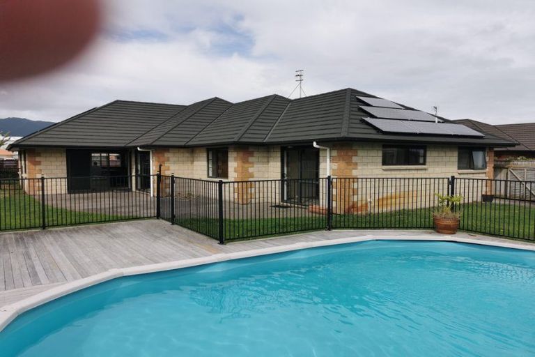 Photo of property in 12 Gandalf Crescent, Paraparaumu, 5032