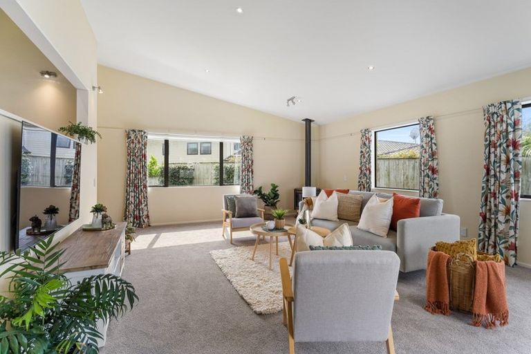 Photo of property in 11 Te Ropata Place, Waikanae Beach, Waikanae, 5036