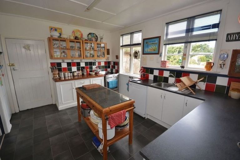 Photo of property in 1 Trig Hill Terrace, Waikanae Beach, Waikanae, 5036