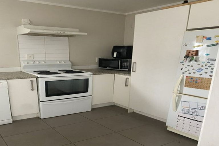 Photo of property in 2/67 Carlisle Road, Torbay, Auckland, 0630