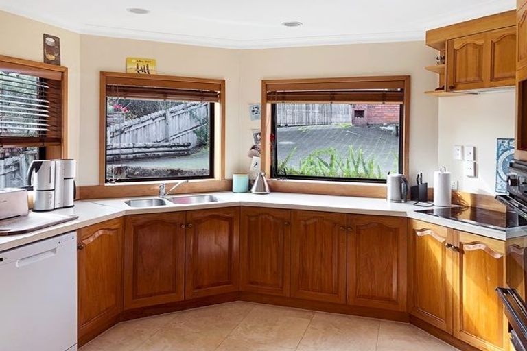 Photo of property in 9 Poaka Place, Beach Haven, Auckland, 0626