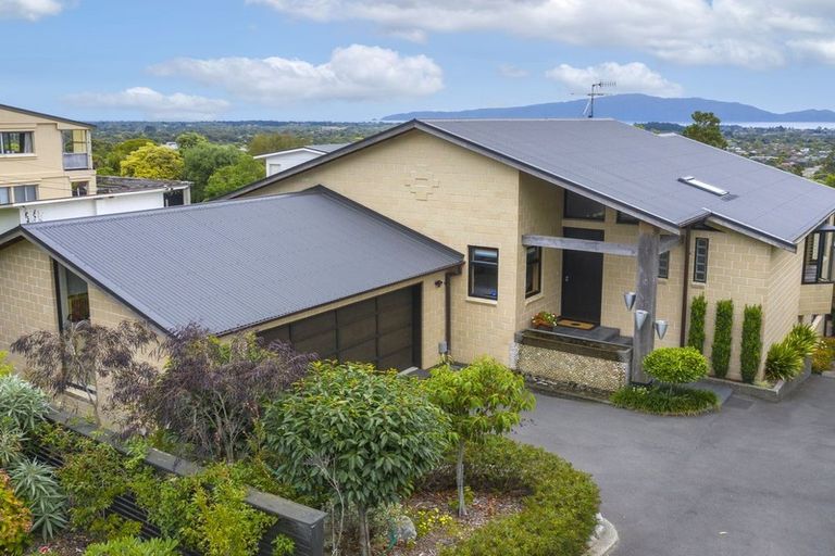 Photo of property in 18 Kotare Street, Waikanae, 5036