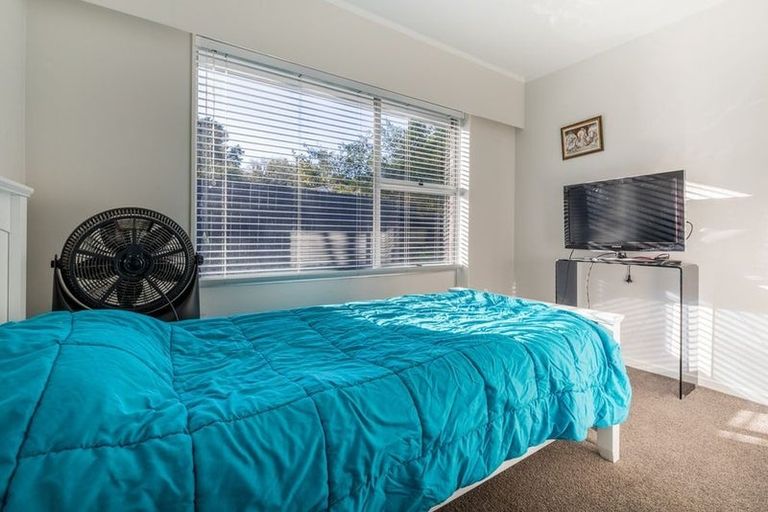 Photo of property in 2/18 Kashmir Road, Glen Eden, Auckland, 0602