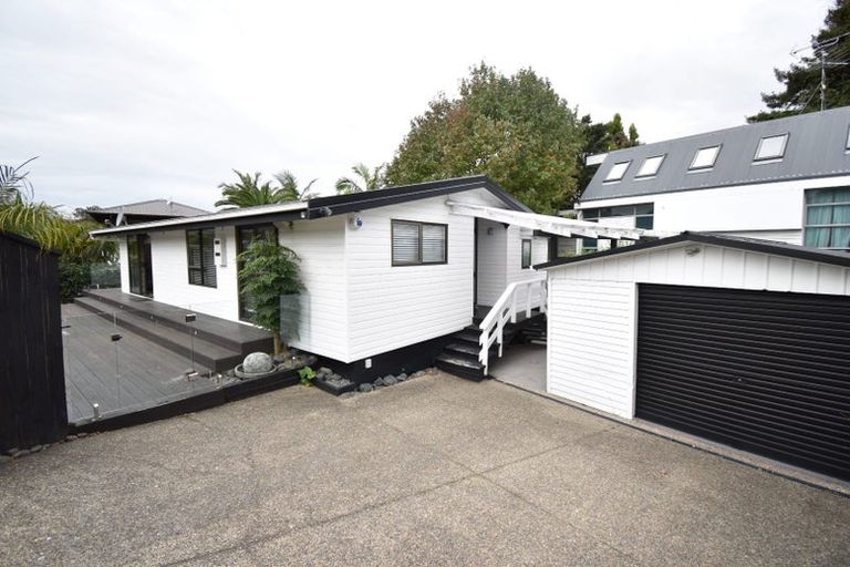 Photo of property in 1/12 Westbourne Road, Murrays Bay, Auckland, 0630