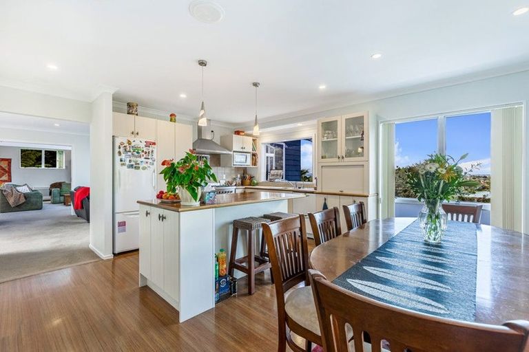 Photo of property in 17 Da Vinci Place, West Harbour, Auckland, 0618