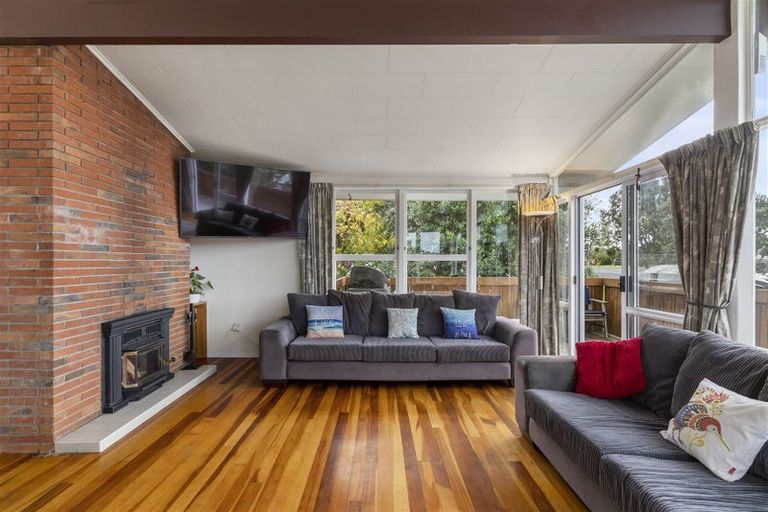 Photo of property in 25 Chatsworth Crescent, Pakuranga Heights, Auckland, 2010