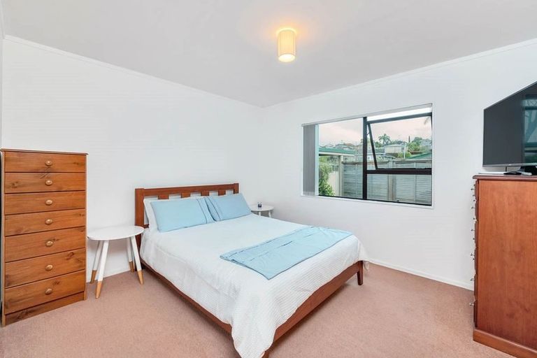 Photo of property in 1/11 Seine Road, Forrest Hill, Auckland, 0620