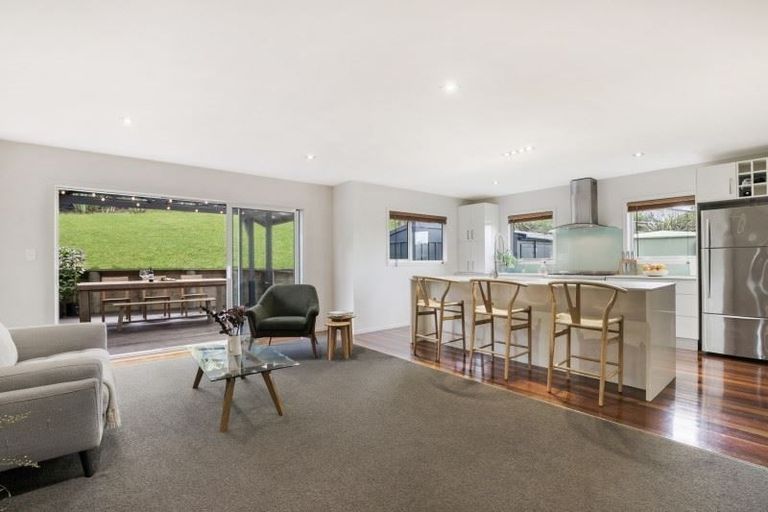 Photo of property in 14 Gavinike Place, Waimauku, 0812