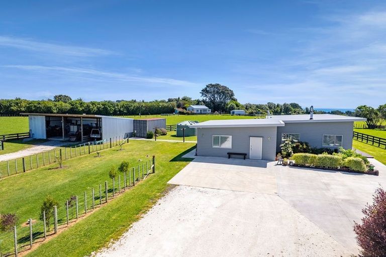 Photo of property in 43 Carrs Road, Urenui, 4377