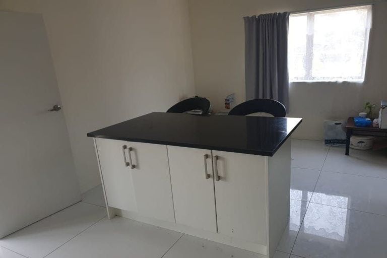 Photo of property in 34 Wattle Street, New Lynn, Auckland, 0600