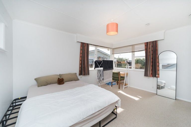 Photo of property in 76 Wikiriwhi Crescent, Awapuni, Palmerston North, 4412