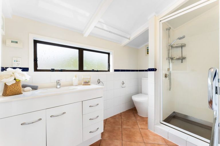 Photo of property in 31 Stranolar Drive, Mount Roskill, Auckland, 1041