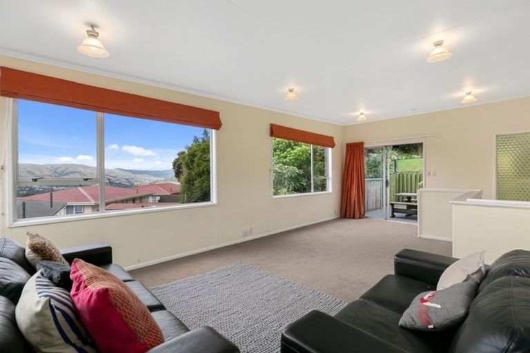 Photo of property in 25 Catherine Crescent, Paparangi, Wellington, 6037