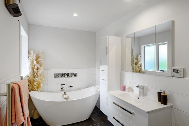 Photo of property in 7 Haddon Lane, Harewood, Christchurch, 8051