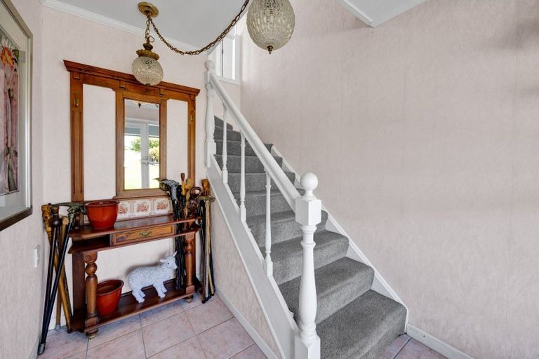 Photo of property in 8 Mahoe Street, Strandon, New Plymouth, 4312