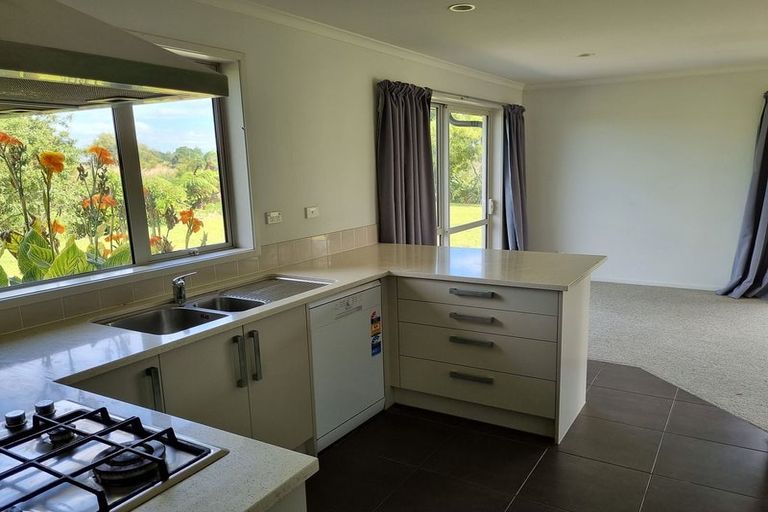 Photo of property in 198 Saint James Drive, Huntington, Hamilton, 3210