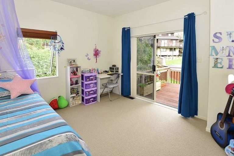 Photo of property in 31 Rifleman Rise, Unsworth Heights, Auckland, 0632