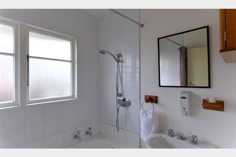 Photo of property in 18 Avonhead Road, Avonhead, Christchurch, 8042