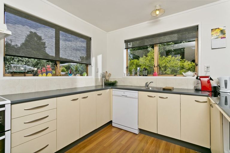 Photo of property in 2/325 Glenfield Road, Glenfield, Auckland, 0629