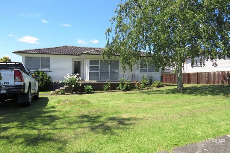 Photo of property in 8 Miltonia Avenue, Te Atatu South, Auckland, 0610