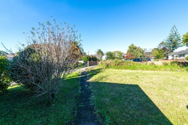 Photo of property in 7 Beaufield Lane, Te Atatu Peninsula, Auckland, 0610