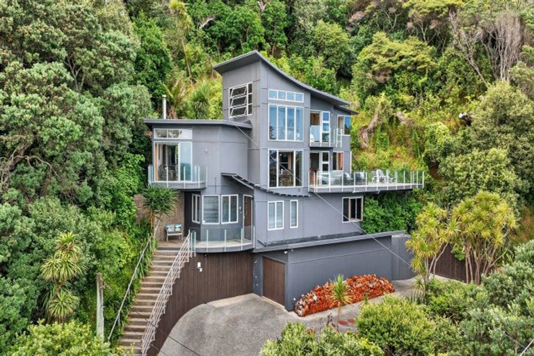 Photo of property in 10 Waitea Road, Muriwai, Waimauku, 0881