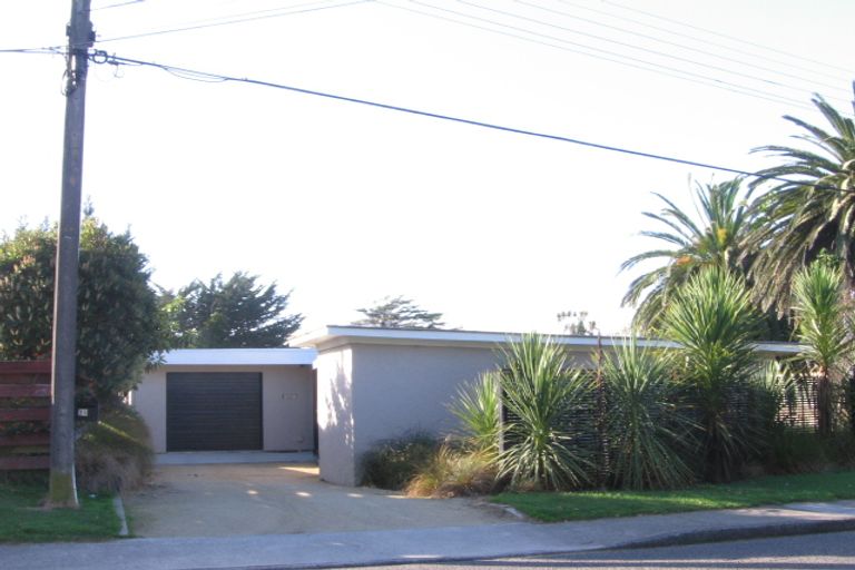 Photo of property in 39 Te Moana Road, Waikanae Beach, Waikanae, 5036