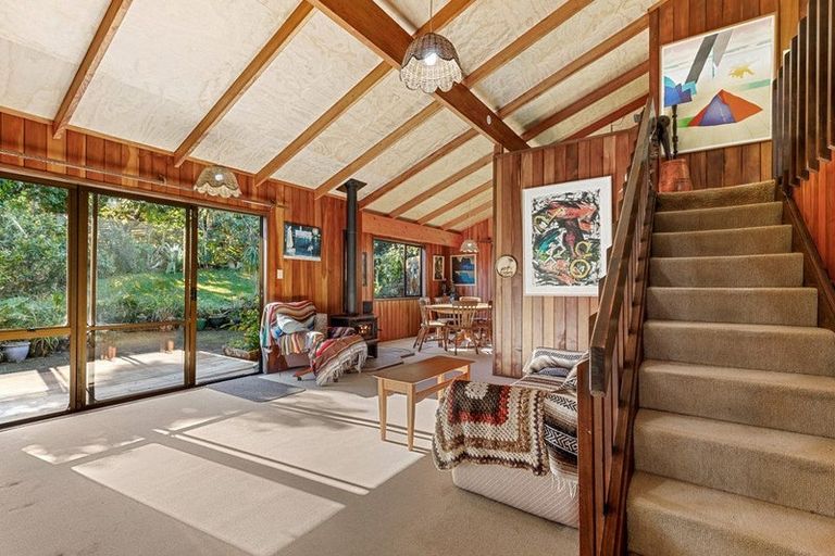 Photo of property in 8 Morlie Place, Torbay, Auckland, 0630