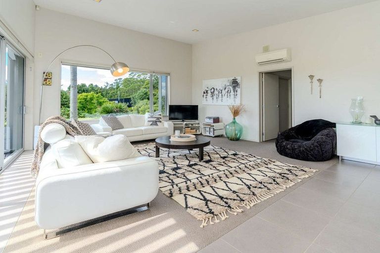 Photo of property in 10 Access Heights, Kerikeri, 0230