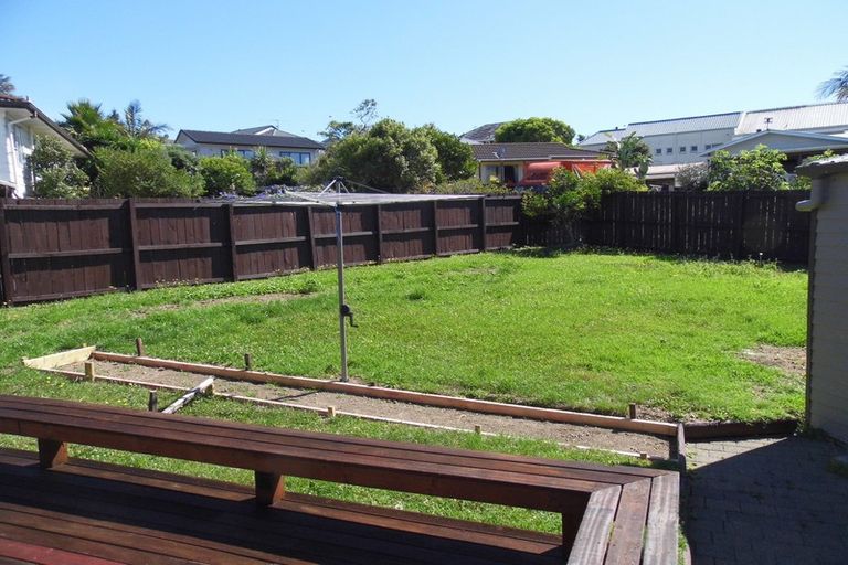 Photo of property in 1 Edgware Road, West Harbour, Auckland, 0618