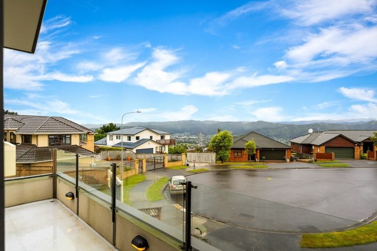 Photo of property in 8 Fernridge Way, Tirohanga, Lower Hutt, 5010