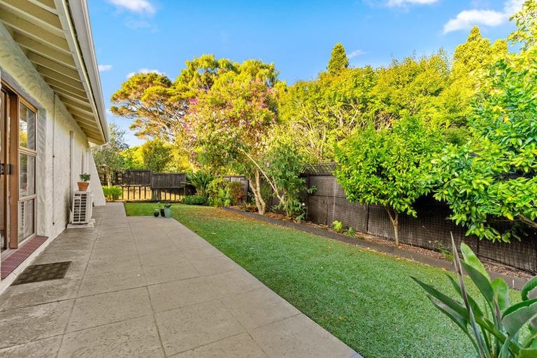Photo of property in 84 Chelsea View Drive, Chatswood, Auckland, 0626