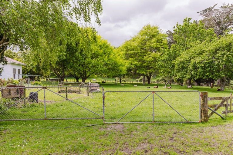 Photo of property in 300 Hinemoa Valley Road, Kaitawa, Pahiatua, 4981