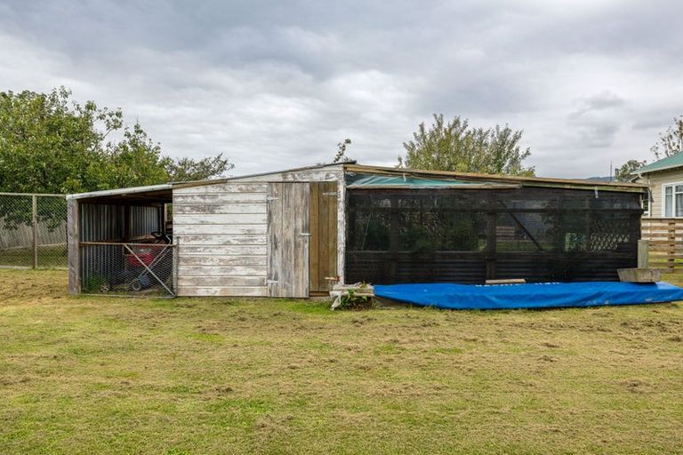 Photo of property in 1 Edward Street, Waimate, 7924