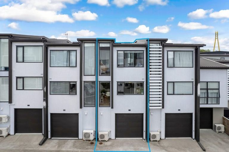Photo of property in 6 Pottery Crescent, Hobsonville, Auckland, 0618